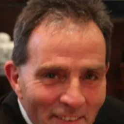 Portrait of Tom Holthe