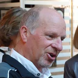 Portrait of Michael Houstoun