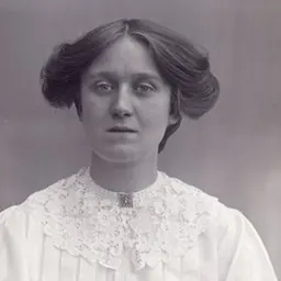 Portrait of Laura Ainsworth