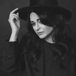 Portrait of Lauren Bowker