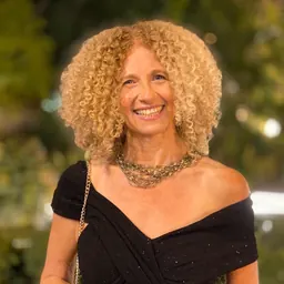 Portrait of Shira Yalon-Chamovitz