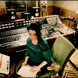 Portrait of Julie McLarnon
