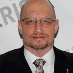 Portrait of Elliot Sperling