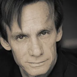 Portrait of Steve Railsback