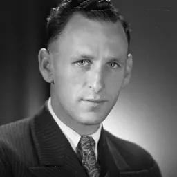 Portrait of Warren Freer