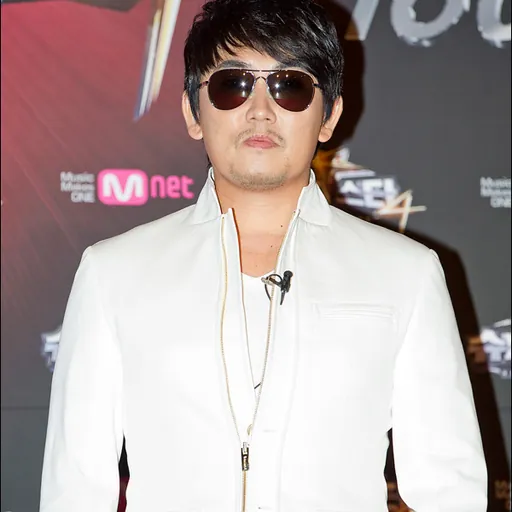 Portrait of Lee Seung-chul
