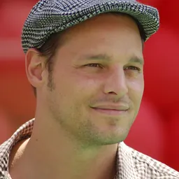 Portrait of Justin Chambers