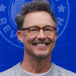 Portrait of Tom Cavanagh