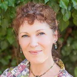 Portrait of Rebecca Stott