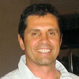 Portrait of Dimitri Logothetis