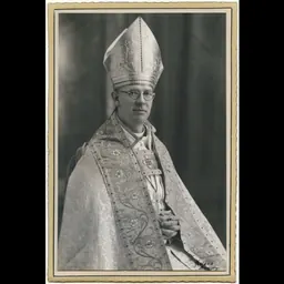 Portrait of Leslie Knight